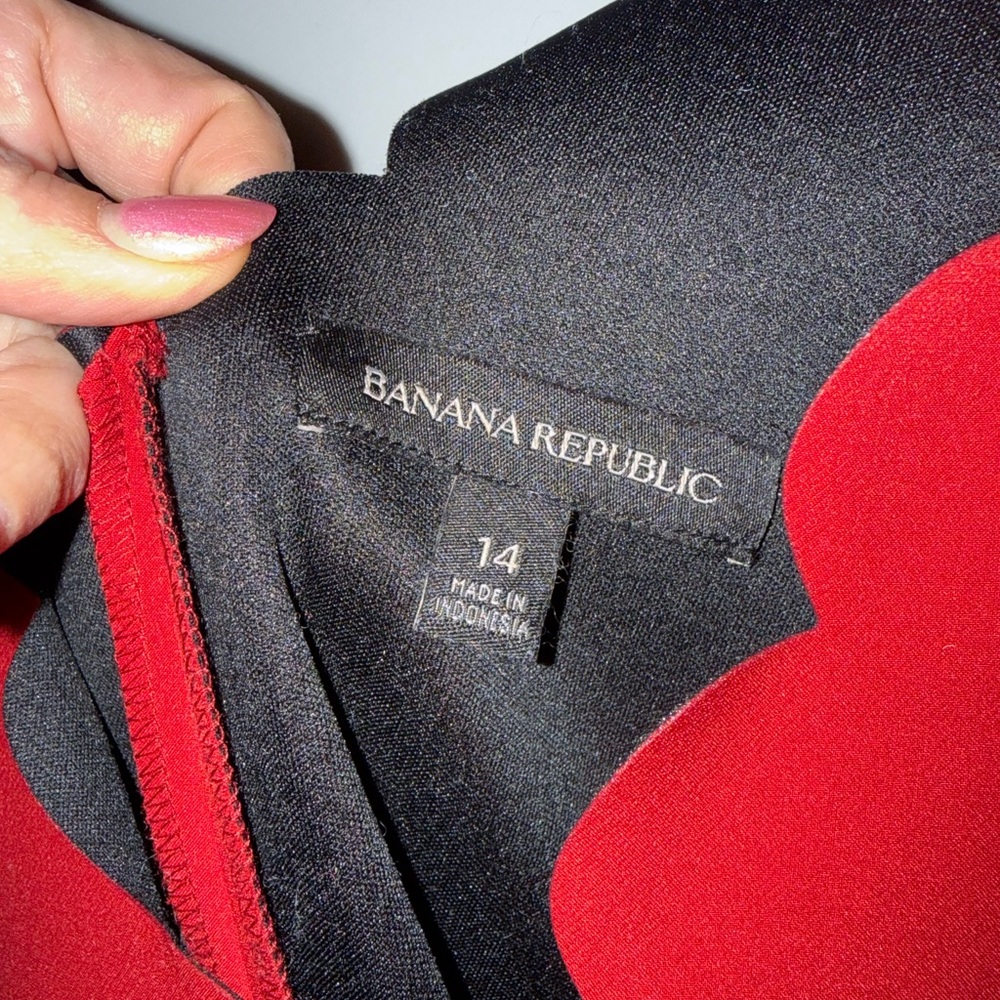 Banana Republic Fit and Flare Red Scalloped Dress Size 14 - Picture 4 of 7